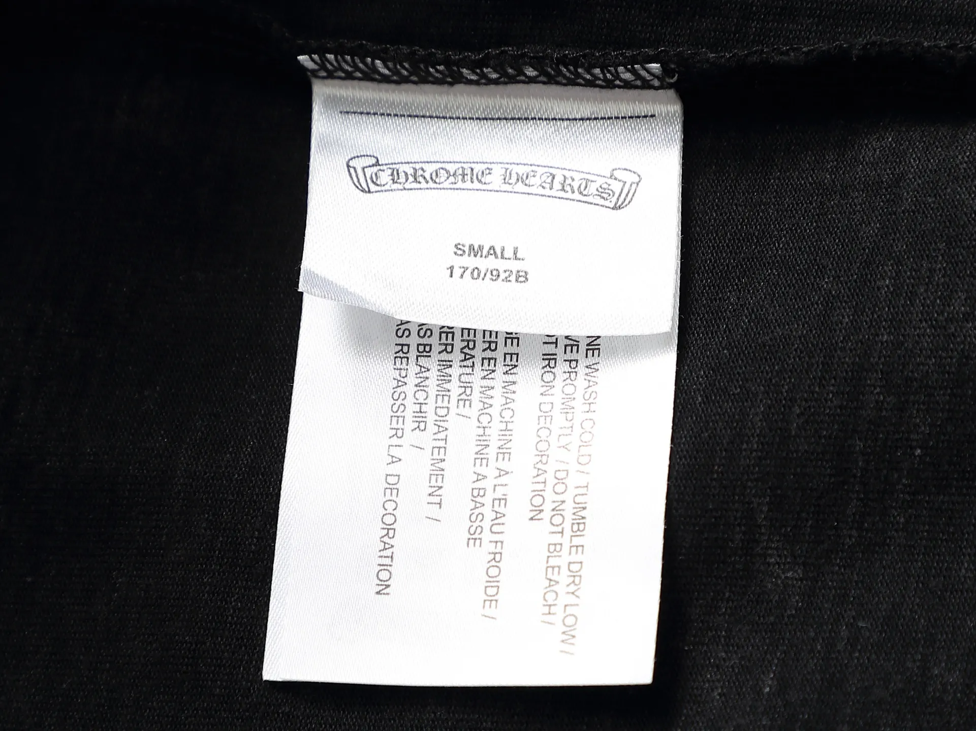 🅿️230 𝗖𝗵𝗿𝗼𝗺𝗲 𝗛𝗲𝗮𝗿𝘁𝘀/Cro Heart 2025 Cross Patch Embroidery Summer New Original Counter American Acid Washed Old Laser Burnt Patch Embroidery Couple Casual Short Sleeve T-shirt 👑The highest version! Customized fabric 300g double yarn! American acid-washed and distressed original fabric laser burnt ✟appliqué embroidery and exquisite embroidery of letters! The best-selling model at the counter. It is very comfortable to wear. It is low-key yet luxurious. It is very classy when worn. The large version and tailoring are needless to say. The upper body is exquisite and vivid👍High-end first-class materials. A truly palace-level product. The cotton from Turkey is of outstanding quality. After heavy washing, the clothes are very soft! Not picky, the upper body is absolutely stylish and extremely luxurious. Auxiliary materials: The original model has been authenticated and labeled ➕100% silk washed with water label. Genuine purchase-grade original hangtag➕matching hanging rope➕3D hanging beads➕original packaging bag. Craftsmanship: The original version has consistent wiring! The highest version of the armhole matching technique! Countless times of pattern making to 100% restore the original appearance! The correct version is the same for men and women, super eye-catching, super good-looking, and super atmospheric! Color: White Black Size: S-XL